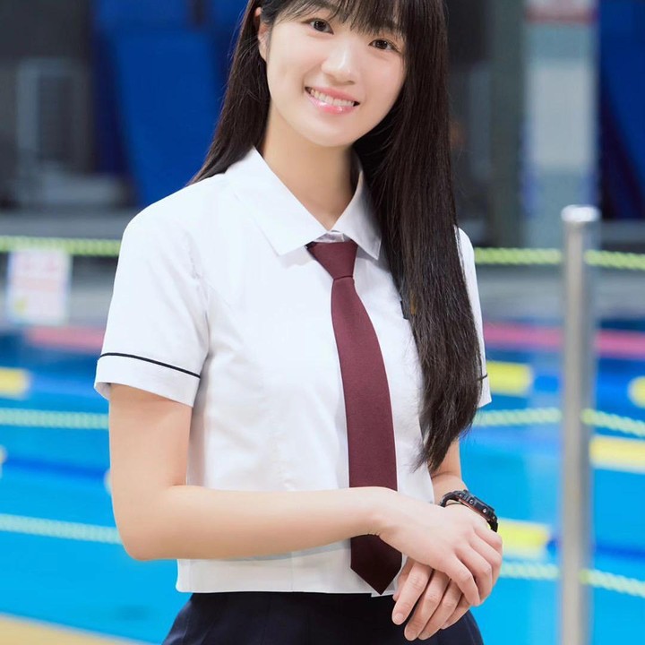 <p>Terbaru di tahun 2024 ini, Kim Hye Yoon kembali membuktikan kualitasnya sebagai bintang utama dalam drama Korea <em>Lovely Runner</em>. Ia bermain sebagai Im Sol, seorang siswi SMA yang begitu ceria dan penuh energi positif. (Foto: Naver: sidusHQ)</p>