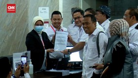 VIDEO: Serahkan 35 Bukti Tambahan, THN Amin Yakin MK Kabulkan Gugatan