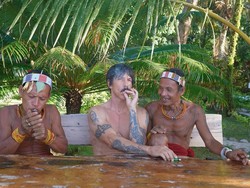 Vokalis Red Hot Chili Peppers Liburan di Mentawai Selama 8 Hari