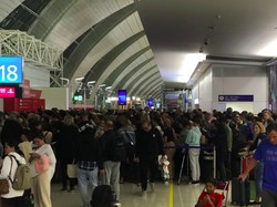 Kacaunya Bandara Dubai, Terbangkan Penumpang Tanpa Bagasi