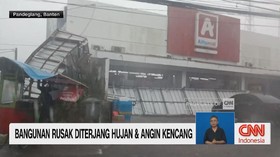 VIDEO: Bangunan Rusak Diterjang Hujan & Angin Kencang