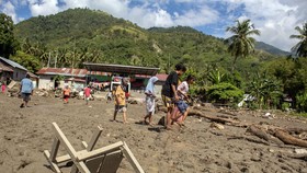 FOTO: Banjir Bandang Terjang Dua Desa di Sigi Sulteng