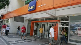 Viral Perempuan Bawa Mayat ke Bank Brasil, Desak Ambil Pinjaman