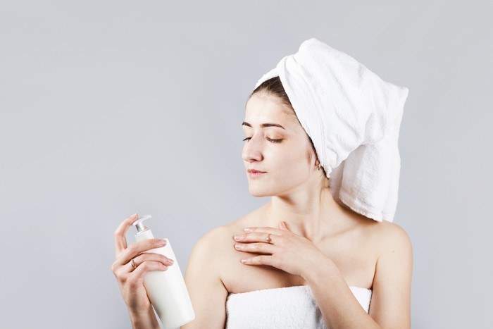 Mengenal Manfaat Body Lotion, Mencegah Tanda Penuaan Kulit