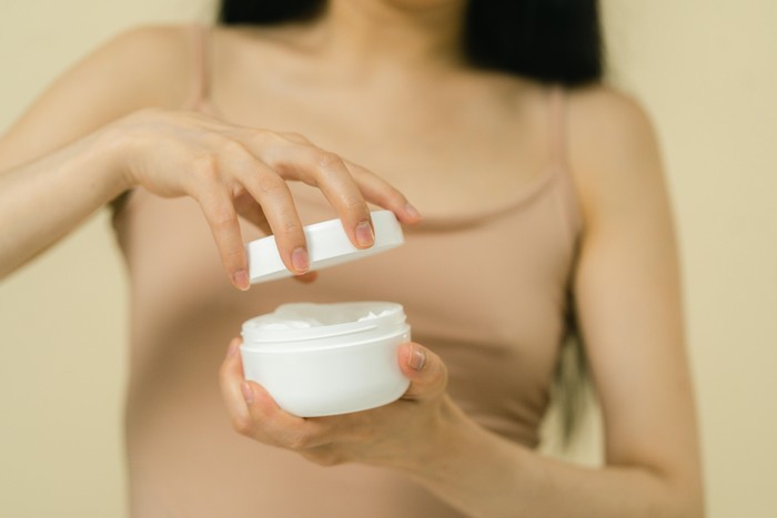 Mengenal Manfaat Body Lotion, Mencegah Tanda Penuaan Kulit