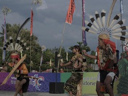 Mengenal Festival Lom Plai, Ritual Panen Padi Suku Dayak Wehea
