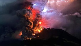 Sederet Dampak Erupsi Gunung Ruang di Sulawesi Utara