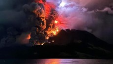 FOTO: Penampakan Erupsi Gunung Ruang di Sulut