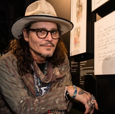 Berhenti Konsumsi Narkoba dan Alkohol, Penampilan Terkini Johnny Depp Disorot