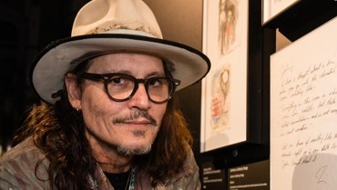 img-title Berhenti Konsumsi Narkoba dan Alkohol, Penampilan Terkini Johnny Depp Disorot