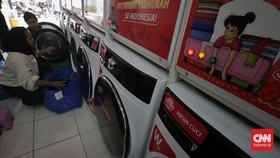 FOTO: Laris Manis Bisnis Laundry Diserbu Pemudik Usai Libur Lebaran