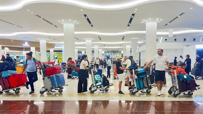 Pemerintah Uni Emirat Arab atau UEA bergerak cepat menjamin kenyamanan para pelancong yang terlantar akibat penutupan wilayah udara.