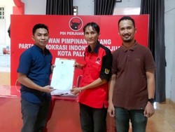 Anak Eks Walkot Palopo Judas Ambil Formulir Penjaringan Cawalkot Lewat PDIP