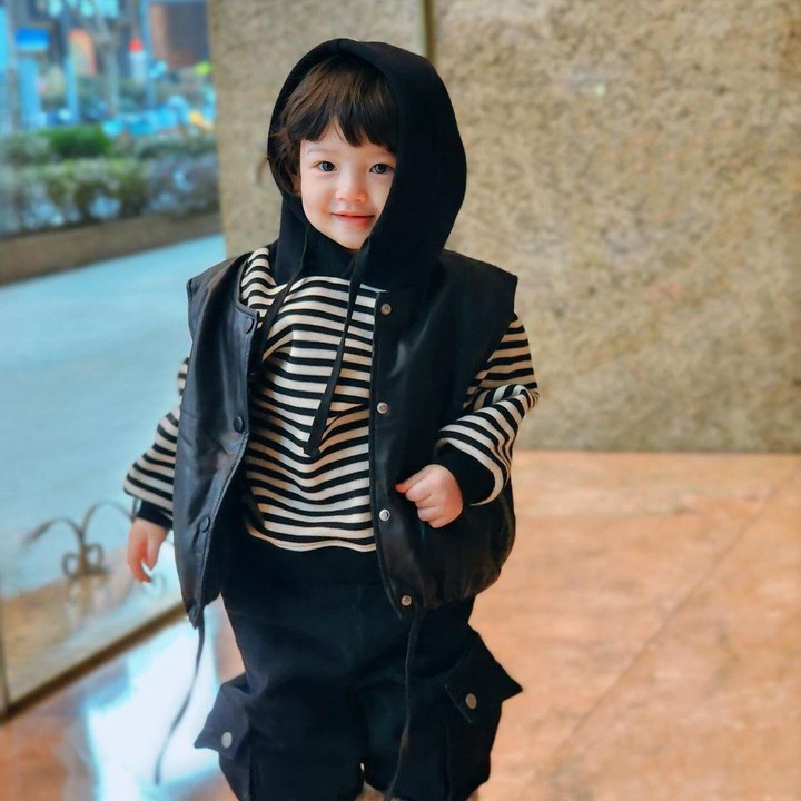 <p>"Gemassss banget. Mirip anak-anak di drakor pokoknya," ungkap seorang netizen dengan emotikon hati. "Ya Allah <em>MasyaAllah</em>. Bayi Korea cakep amat," ujar netizen lainnya. (Foto: Instagram: @cutratumeyriska)</p>