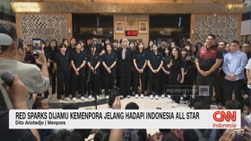 VIDEO: Red Sparks Dijamu Menpora Jelang Hadapi Indonesia All Star
