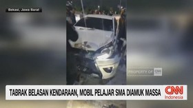 VIDEO: Tabrak Belasan Kendaraan, Mobil Pelajar Sma Diamuk Massa