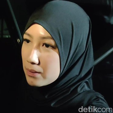 Tamara Tyasmara Antar Jenazah Ibunda Angger Dimas ke Peristirahatan Terakhir