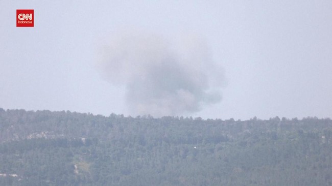 Setidaknya dua orang tewas dan enam lainnya terluka setelah serangan udara Israel menghantam daerah pemukiman di kota Hanin, Lebanon Selatan, Selasa (23/4)