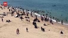 VIDEO: Momen Warga Gaza Berlibur di Pantai, Rehat Sejenak dari Perang