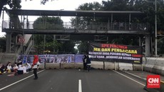 Ada Demo, Jalan Medan Merdeka Barat Dipasangi Kawat Berduri