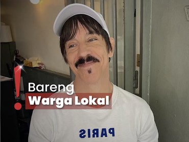 img-title Viral Vokalis Red Hot Chilli Peppers Anthony Kiedis Nyantai di Mentawai