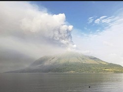 Bandara Sam Ratulangi Ditutup Sampai 2 Mei Imbas Erupsi Gunung Ruang