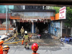Lusa, Puslabfor Polri Olah TKP Kebakaran Toko Bingkai di Mampang