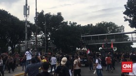 Dua Kelompok Massa Sempat Bentrok di Patung Kuda, Polisi Buat Barikade
