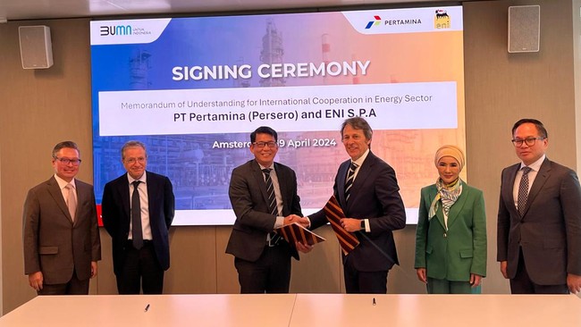 MoU dilakukan oleh Direktur Strategi, Portofolio, dan Pengembangan Usaha PT Pertamina Salyadi Dariah Saputra dan Direktur Upstream ENI S.p.A Luca Vignati.