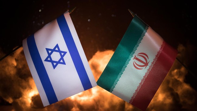 Otoritas Iran menyebut terdengar tiga kali bunyi ledakan pagi ini di dekat kota Isfahan pada Jumat (19/4).