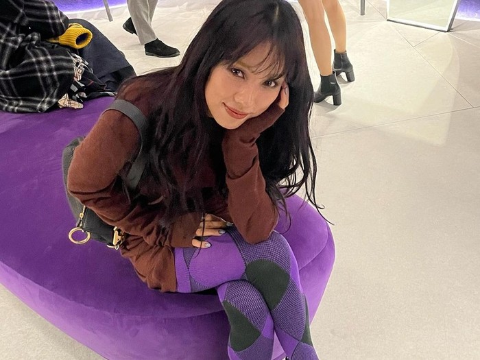 Ini membuktikan kalau meskipun generasi berganti, Lee Hyori tetap bisa eksis hingga kini!/ foto: instagram.com/lee_hyolee