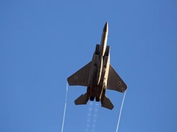 Jet Tempur F-15 AS Tiba di Timur Tengah, Peringatan untuk Iran!