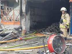Pemadaman Kebakaran di Toko Bingkai Mampang Selesai, Lalin Dibuka Lagi