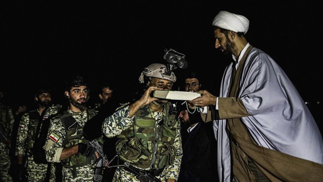 Iran diduga kuat bakal kembali menyerang Israel usai Negeri Zionis meluncurkan drone ke Kota Isfahan, Iran, Jumat (19/4) pagi ini.