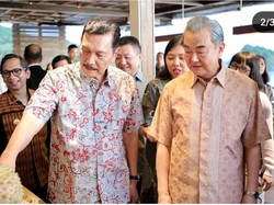Luhut Makan Durian Bareng Menlu China, Bahas Kereta Cepat hingga Food Estate