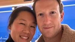 Bucin Maksimal, Bos FB Bikin Patung Istri di Halaman Rumah