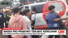 VIDEO: Massa Pro Prabowo Terlibat Kericuhan