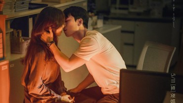 Pose Mesra Jung Ryeo Won dan Wi Ha Joon di Poster Drama 'Midnight Romance In Hagwon'