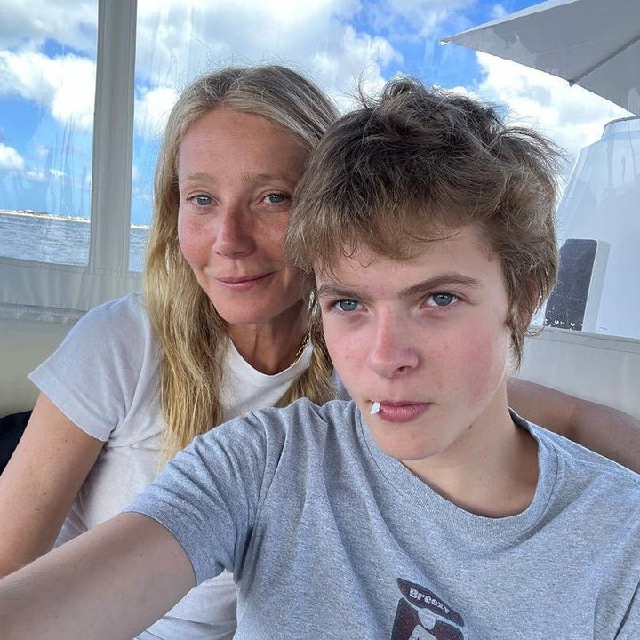 <p>Ungkapan yang menyatakan bahwa Moses semakin mirip dengan Chris ini sering muncul dalam kolom komentar di akun Instagram Gwyneth Paltrow. "Dia benar-benar mirip dengan ayahnya:)," ujar akun @m8ku****. (Foto: Instagram @gwynethpaltrow)<br /><br /><br /></p>