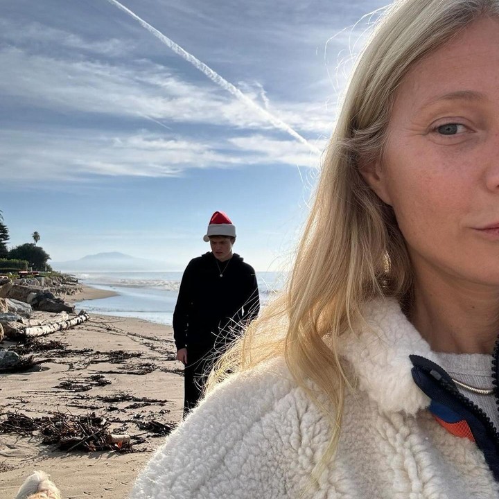 <p>Moses sendiri kini menyita perhatian publik dari seluruh dunia. Bagaimana tidak, anak laki-laki yang baru genap berusia 18 tahun ini disebut-sebut semakin mirip dengan sang ayah. (Foto: Instagram @gwynethpaltrow)<br /><br /><br /></p>