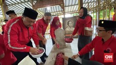 PDIP Jateng Ziarah ke Makam Kartini dan Doakan Amicus Curiae di MK