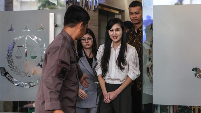 Sandra Dewi jadi saksi sidang kasus korupsi PT Timah nan melibatkan suaminya, Harvey Moeis, pada Kamis (10/10) ini.