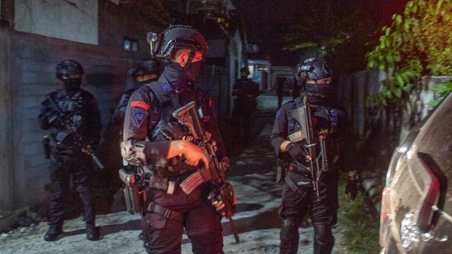 Terduga teroris yang ditangkap Densus 88 Antiteror Polri di Kecamatan Junrejo, Kota Batu, Jawa Timur, simpatisan Daulah Islamiyah.