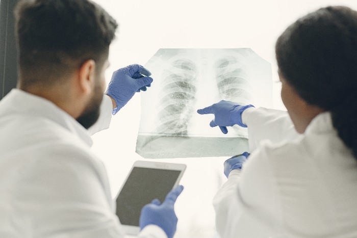 Mengenal Pneumothorax, Penyakit yang Winter aespa Alami