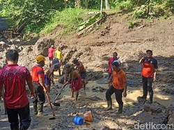 Jalan Ambles Seusai Hujan Deras, Belasan KK di Karangasem Terisolasi
