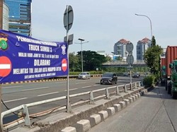 Kerap Mogok Picu Macet, Truk Sumbu 3 Dilarang Lewat Flyover Gelong Grogol