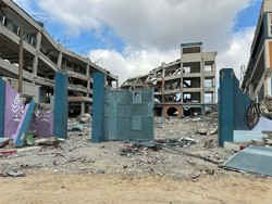 Sekolah Hancur, Siswa di Palestina Mulai Tahun Ajaran Baru dengan Belajar di Tenda