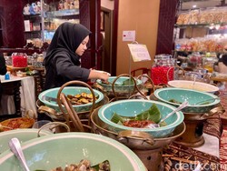 Lokasinya di Tempat Tak Lazim, tetapi Selalu Ramai Pelanggan