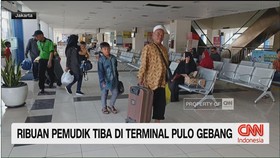 VIDEO: Ribuan Pemudik Tiba Di Terminal Pulo Gebang