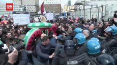 VIDEO: Bentrok Massa Pro Palestina Pecah saat G7 di Italia
